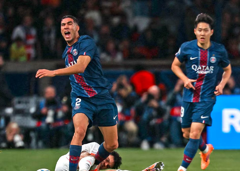 AS: Ashraf wird 6-8 Wochen lang verletzt sein und wird voraussichtlich erst im nächsten Jahr zurückkehren