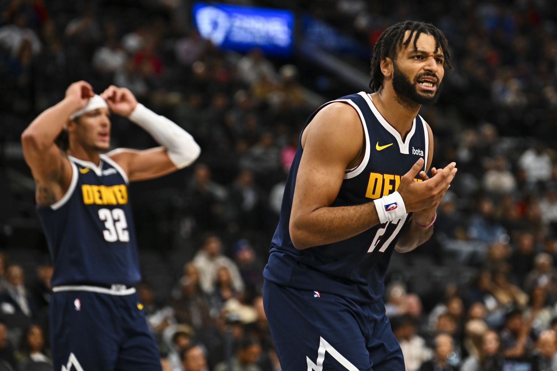 Gordon und Murray punkteten zur Halbzeit gleichzeitig im zweistelligen Bereich, und die beiden übernahmen die Führung der Nuggets im Spiel.
