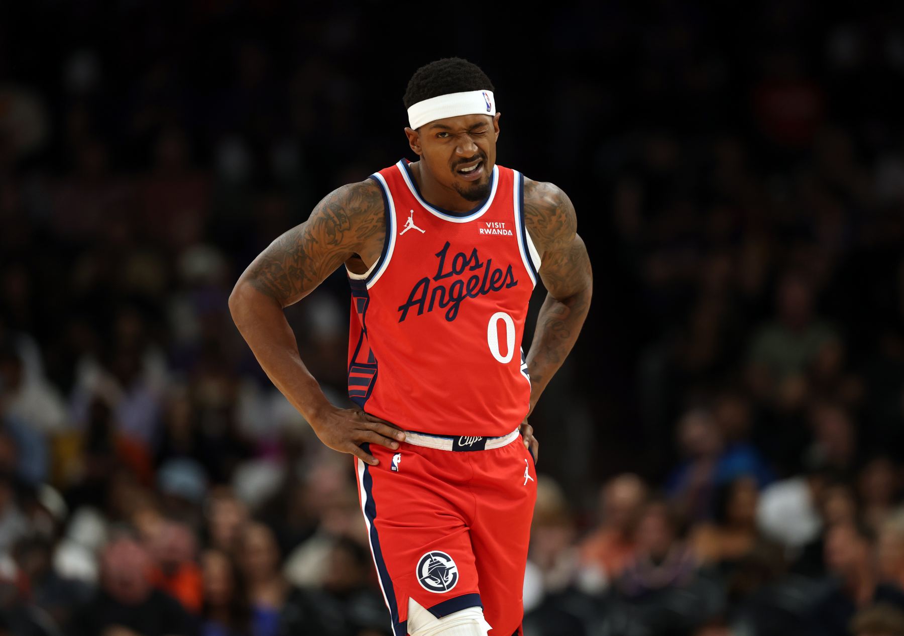 Clippers President of Operations: Während Bill sich von seiner Hüfte erholt, behandelt er auch seine Knieentzündung